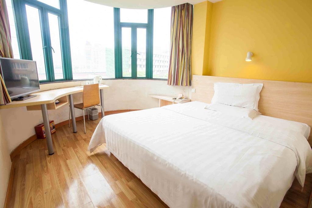 7Days Inn Guangzhou Shijing Jinbi Xincheng חדר תמונה
